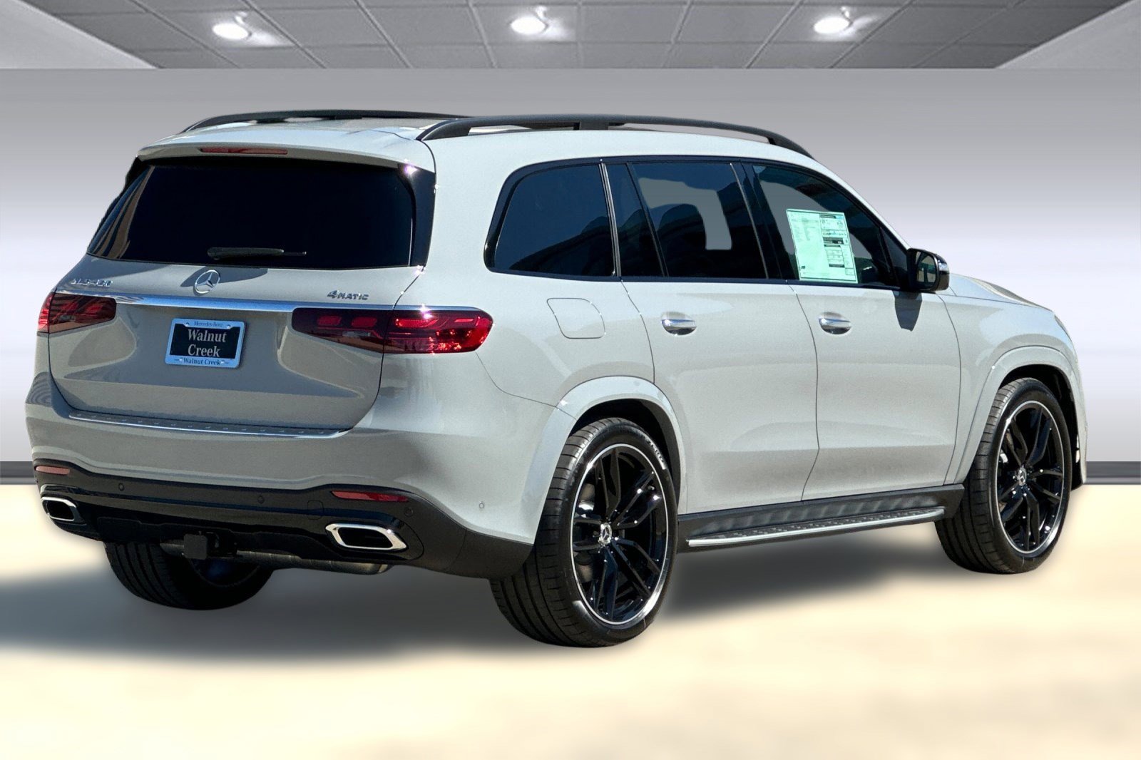 2025 Mercedes Benz GLS 450 4MATIC photo 3