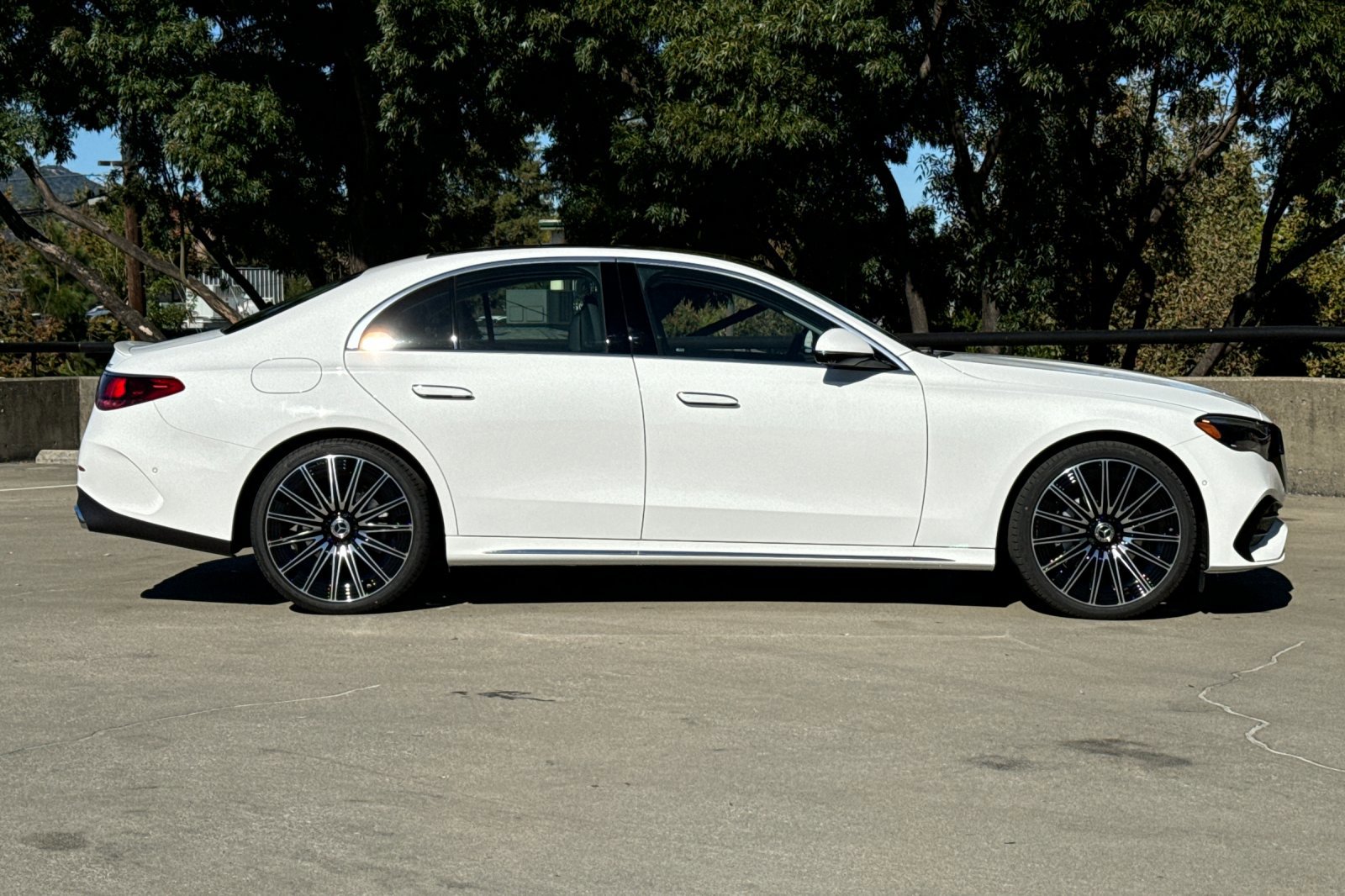 2025 Mercedes Benz E 350 4MATIC photo 3