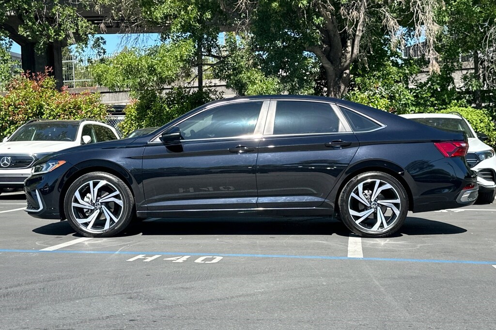 Used 2025 Volkswagen Jetta SEL Auto Sedan