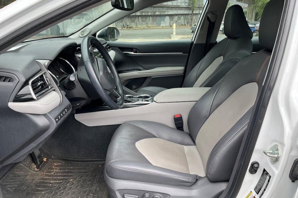 Used 2020 Toyota Camry Hybrid XLE CVT Sedan