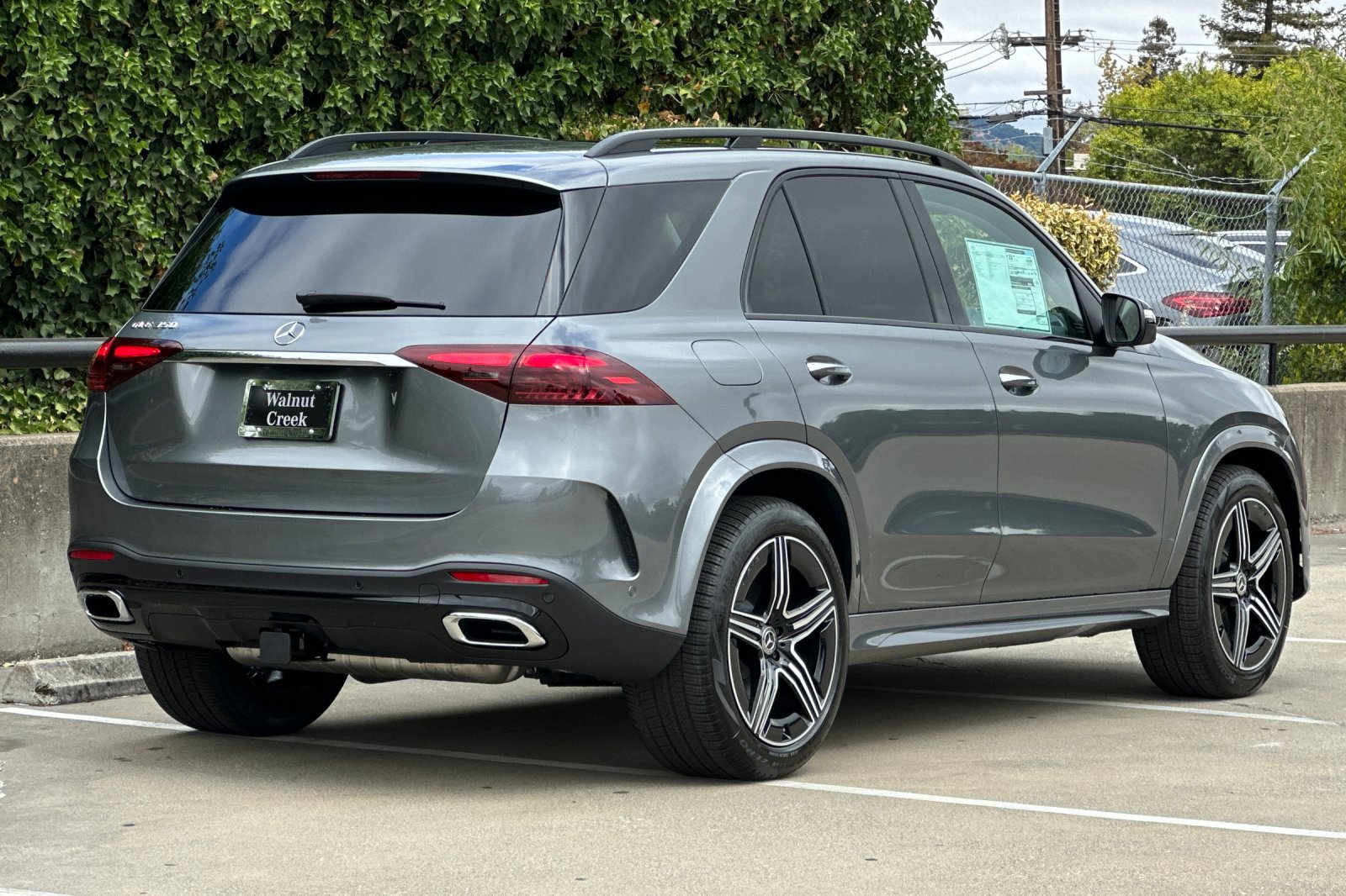 2025 Mercedes Benz GLE 350 4MATIC photo 2