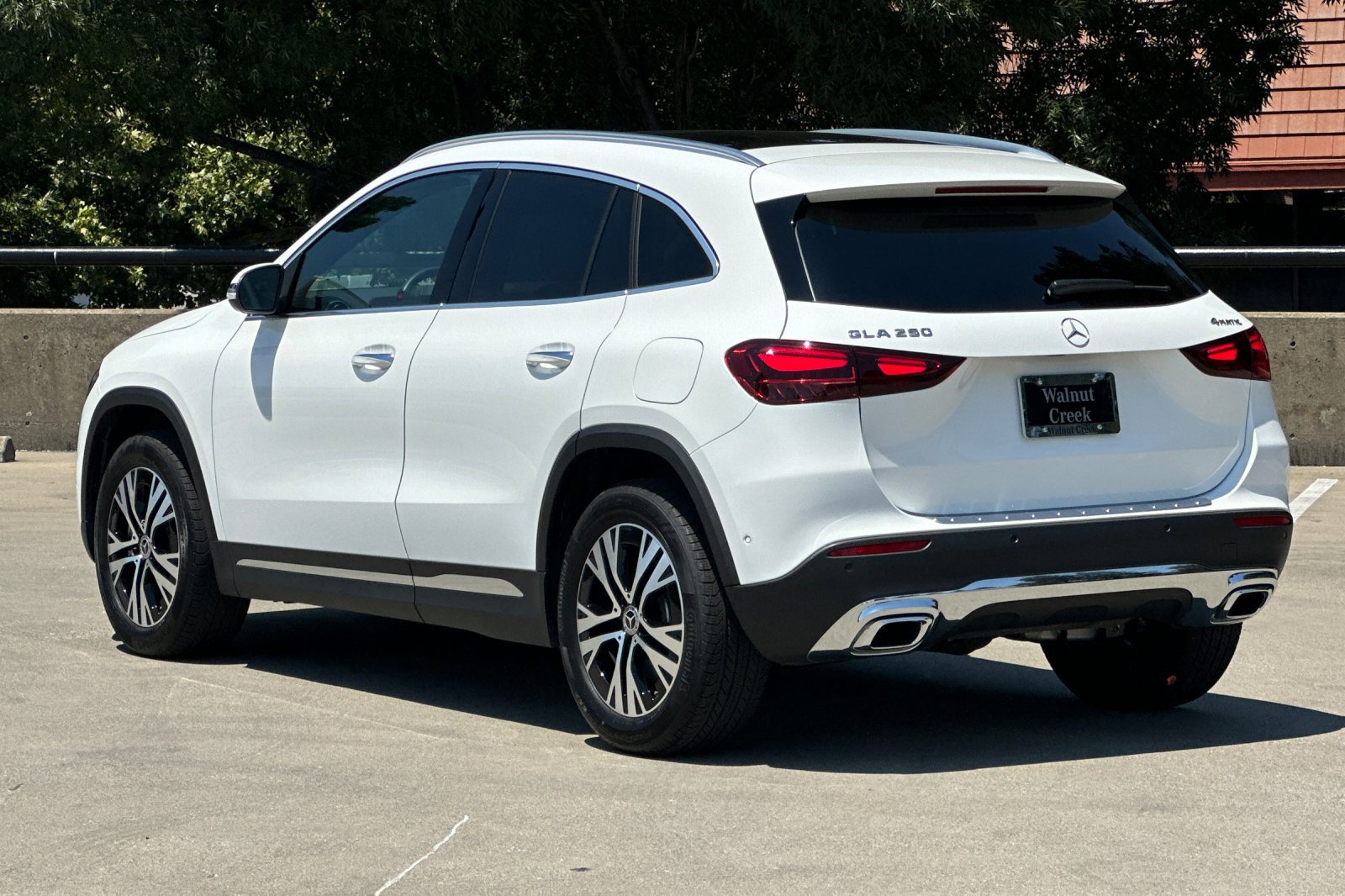 2025 Mercedes Benz GLA 250 4MATIC photo 2