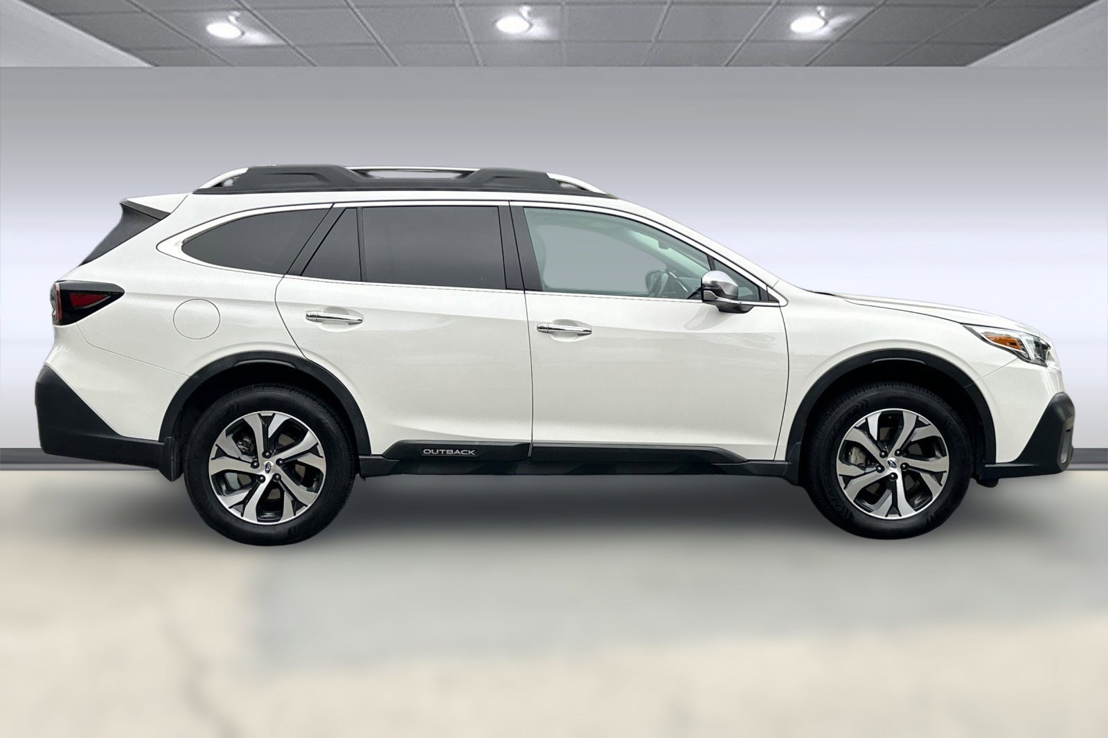 2020 Subaru Outback Touring photo 3