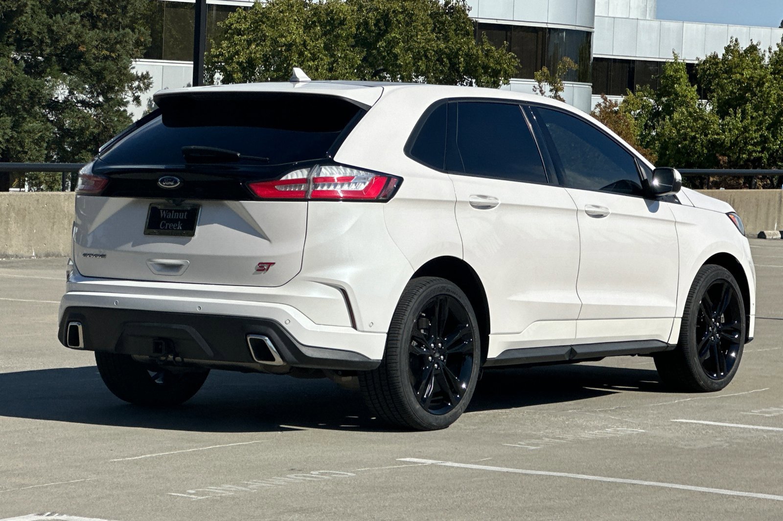 2019 Ford Edge ST photo 2
