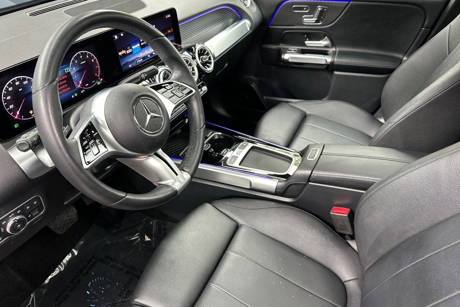 2024 Mercedes Benz GLB 250 4MATIC photo 3