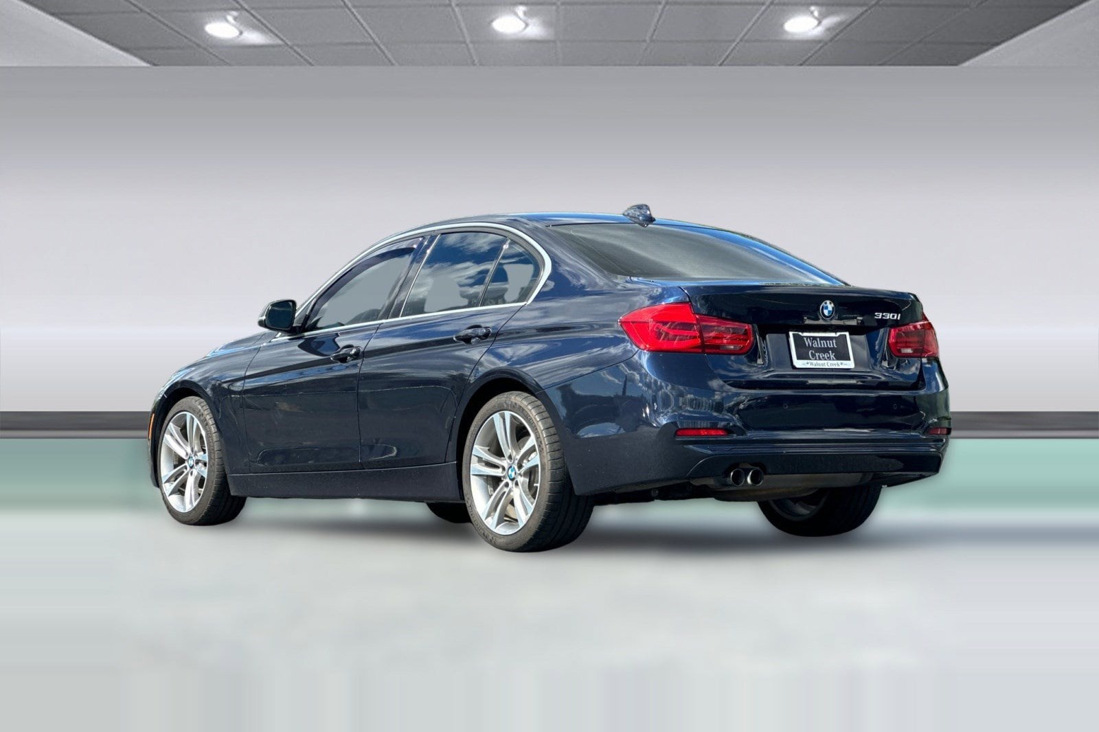 2017 BMW 3 Series 330i Sedan photo 2