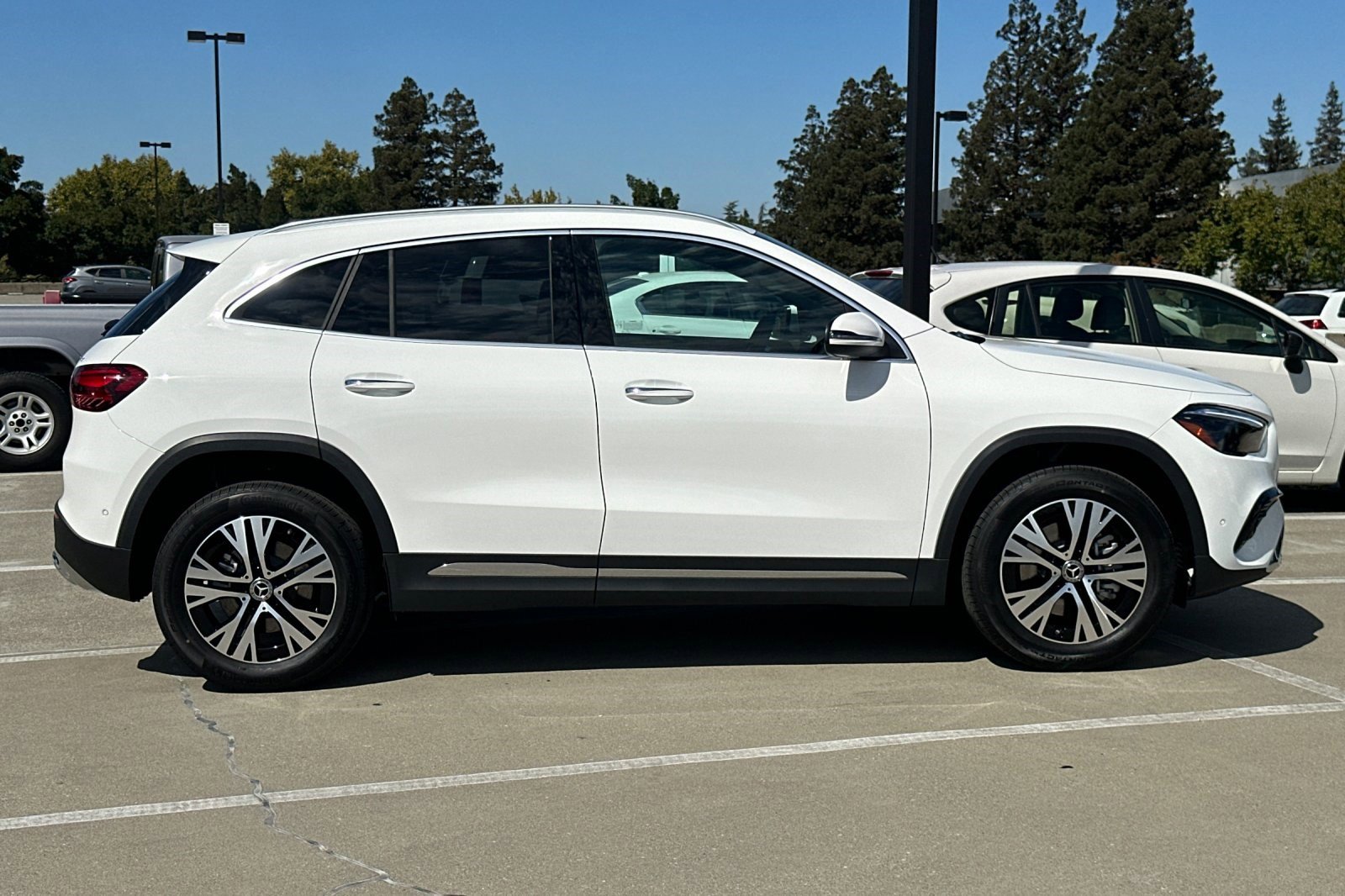 2025 Mercedes Benz GLA 250 4MATIC photo 2