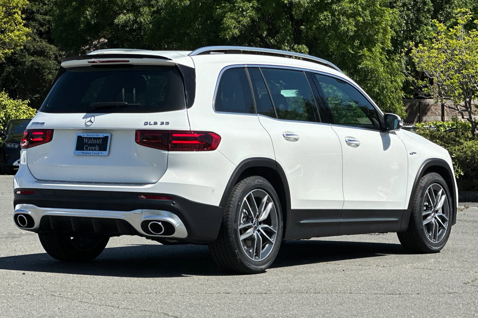 2025 Mercedes Benz GLB AMG 35 4MATIC photo 3