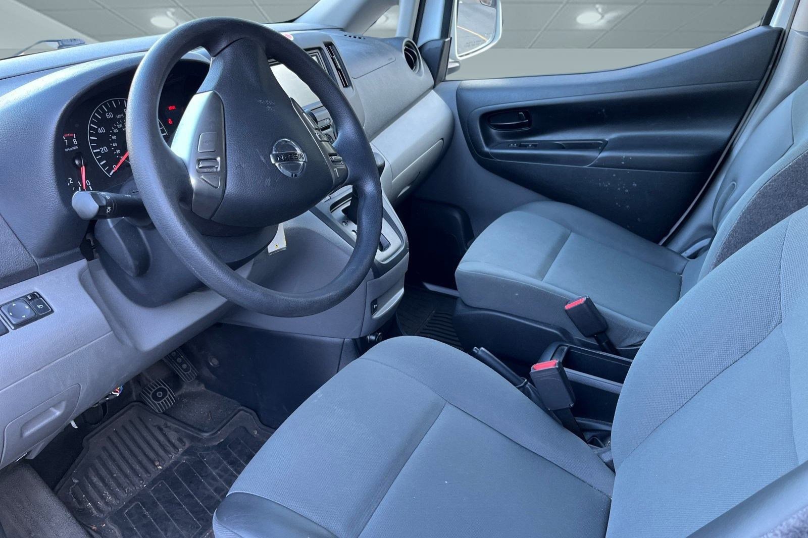 2020 Nissan NV200 SV photo 3