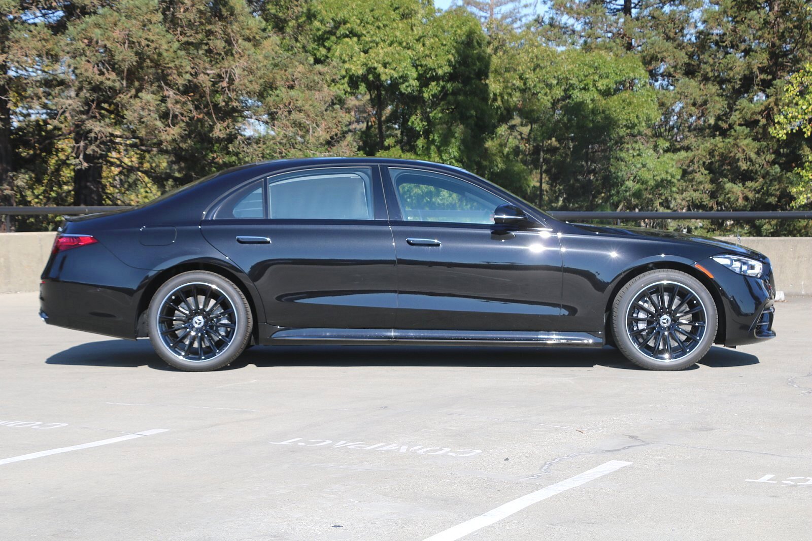 2023 Mercedes Benz S 450 500 4MATIC photo 3