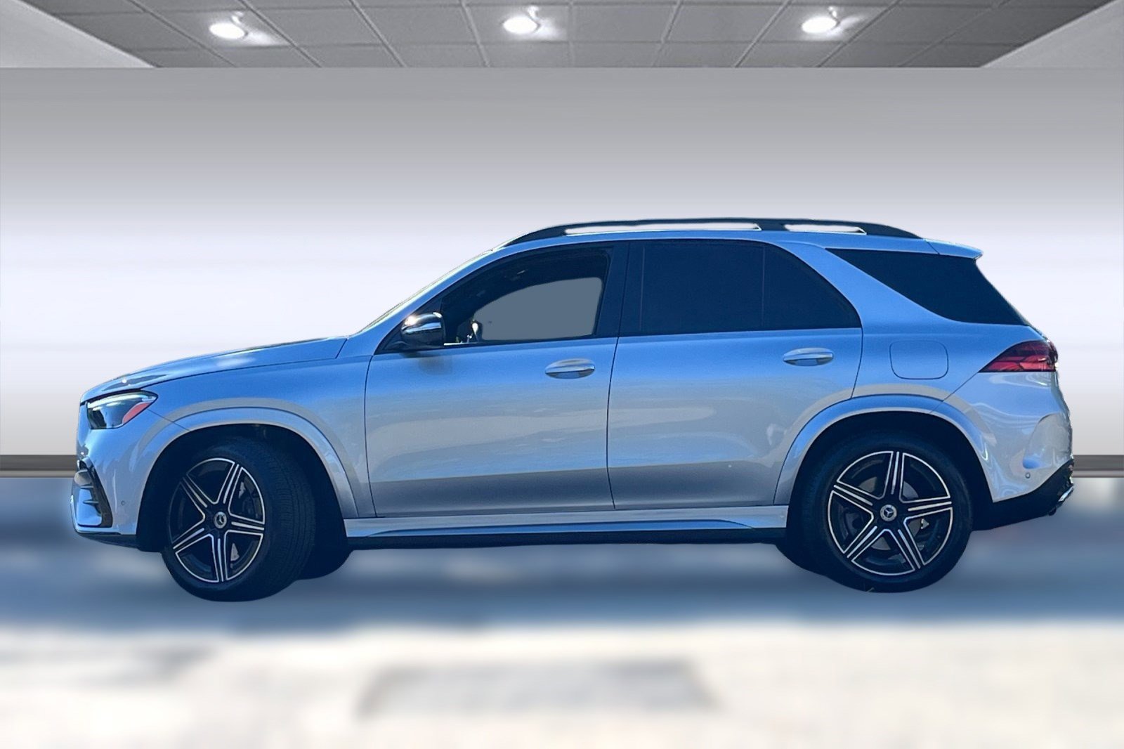 2025 Mercedes Benz GLE 450e 4MATIC photo 2