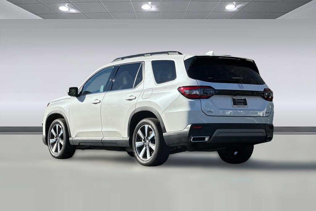 Used 2023 Honda Pilot Elite AWD SUV