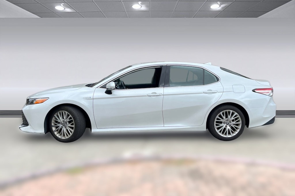 Used 2020 Toyota Camry Hybrid XLE CVT Sedan