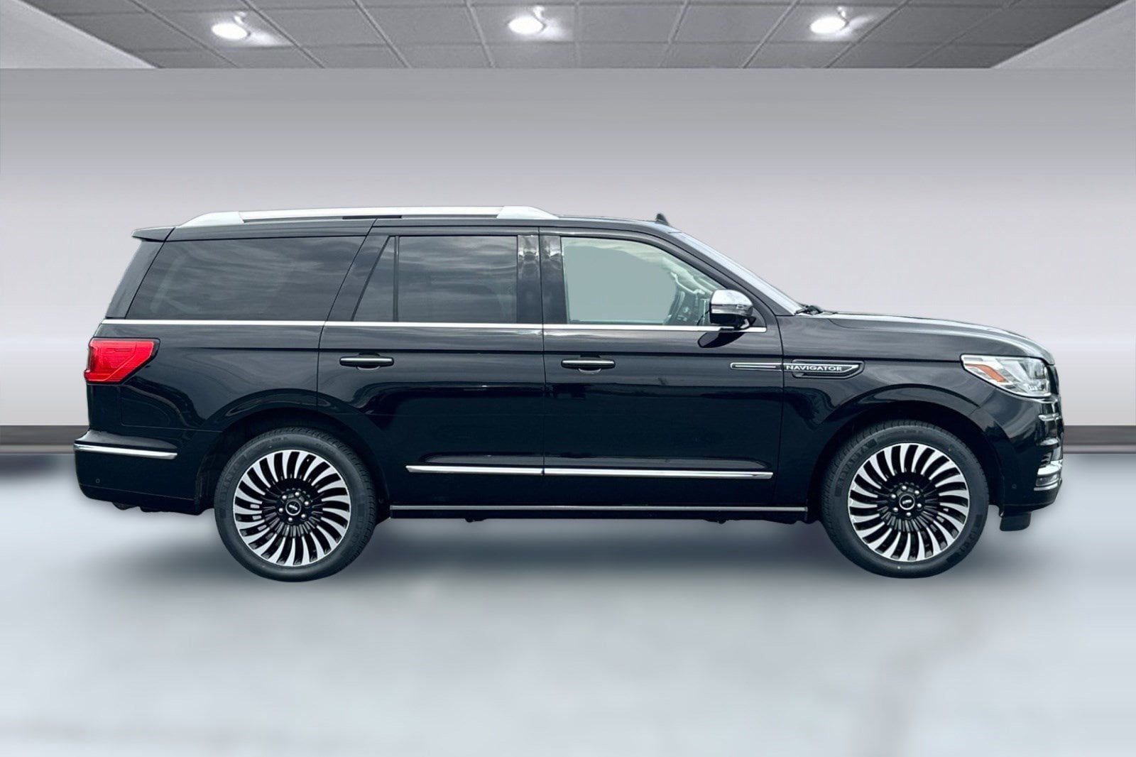 Navigator Black Label 4x4 SUV