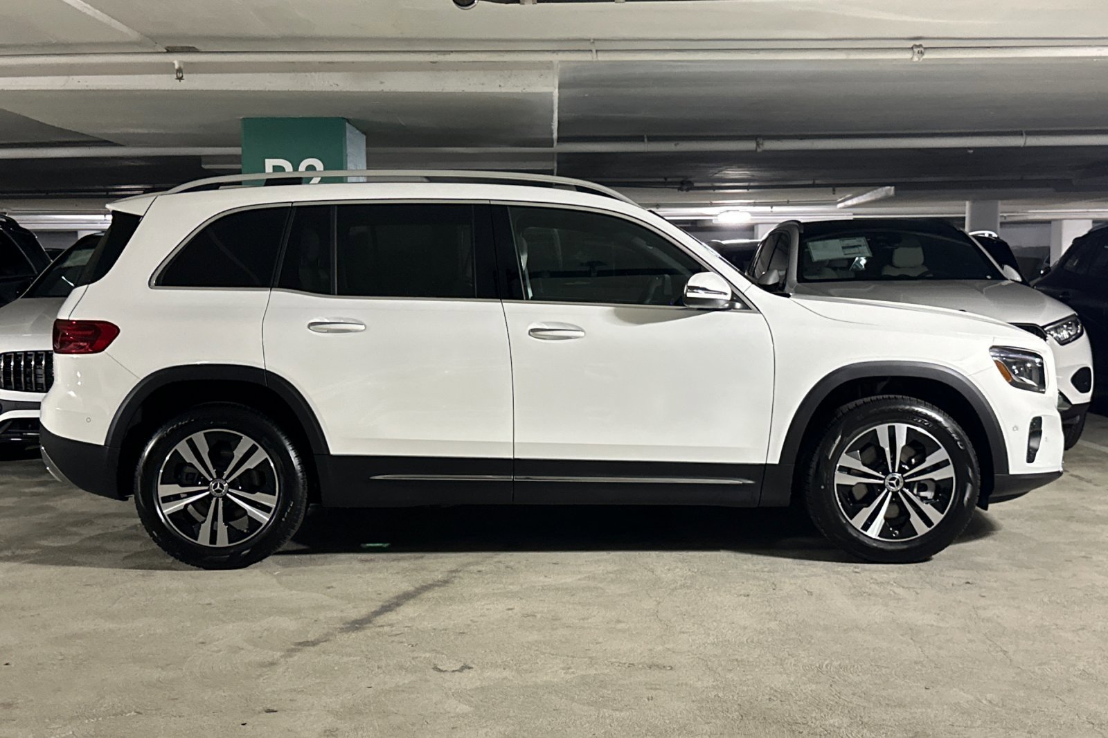2025 Mercedes Benz GLB 250 photo 2