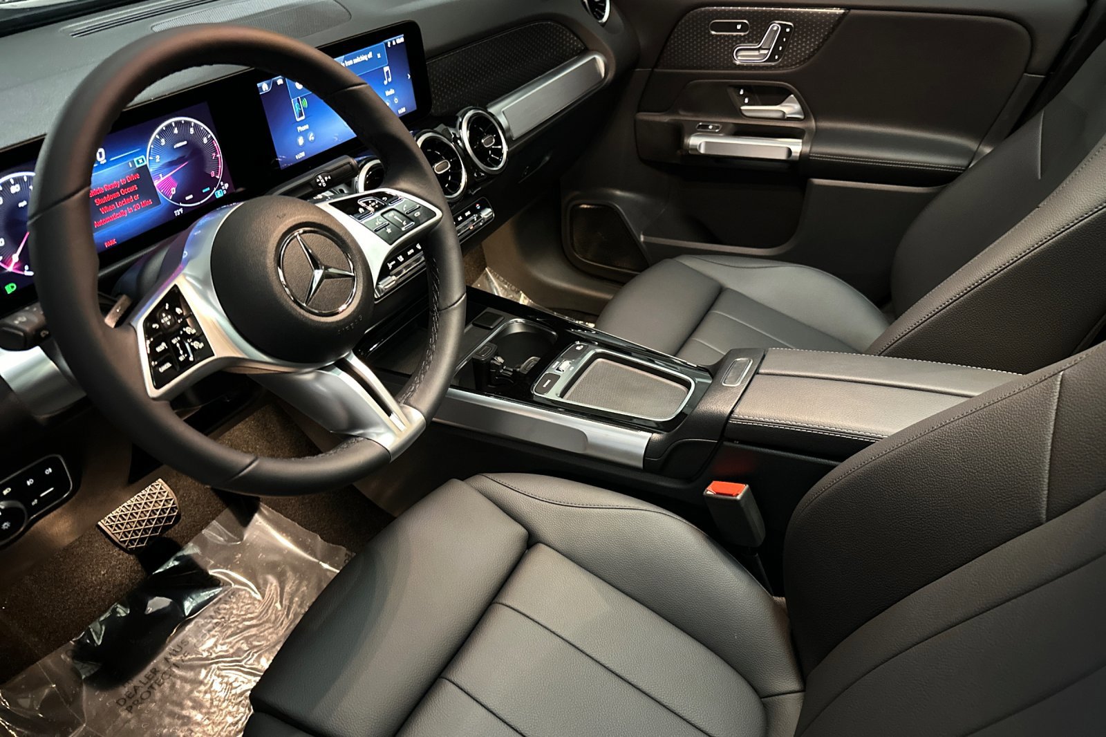 2026 Mercedes Benz GLB 250 photo 3