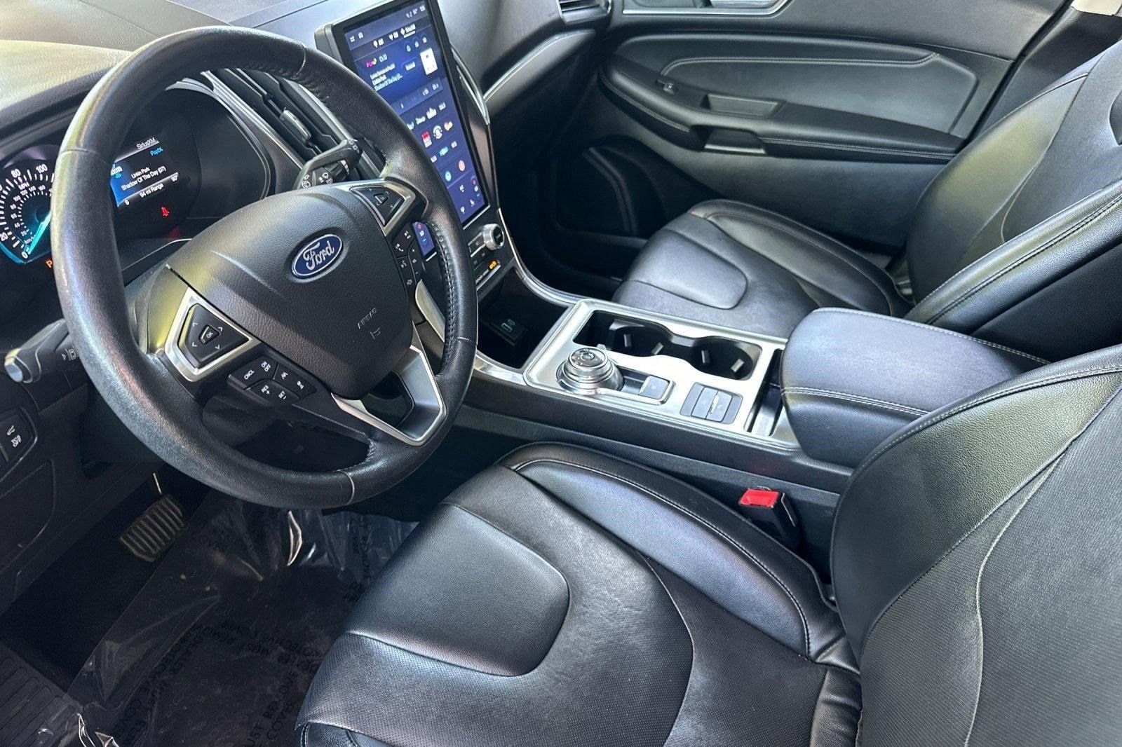 Edge Titanium AWD SUV