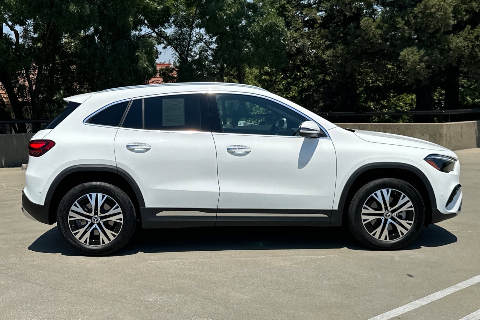 2025 Mercedes Benz GLA 250 4MATIC photo 2