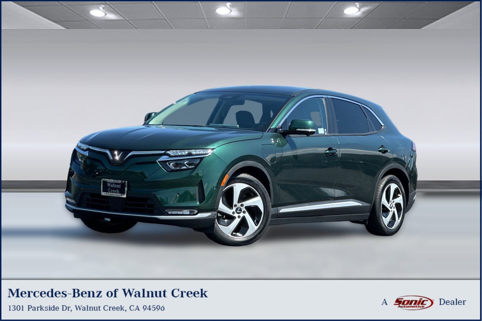 2023 VinFast VF 8 VF 8 Standard Range's photo