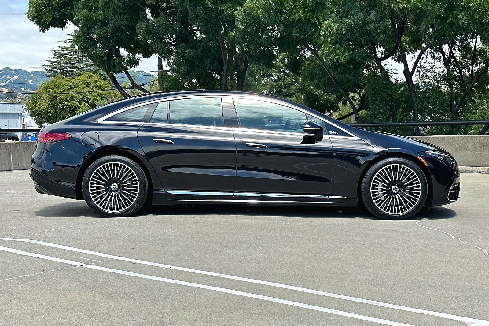2022 Mercedes Benz EQS-Class Sedan photo 2