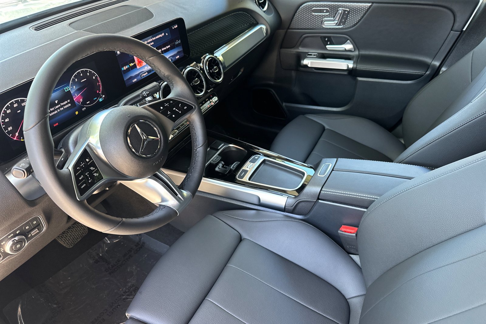 2026 Mercedes Benz GLB 250 photo 4