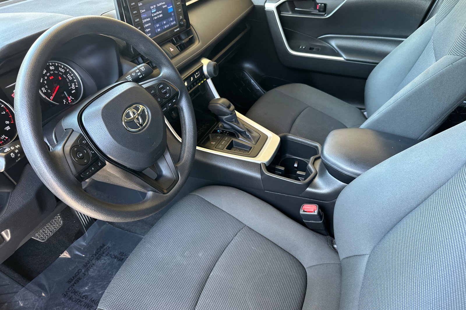 2022 Toyota RAV4 LE photo 3