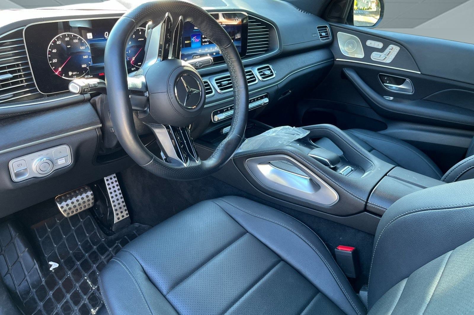 2025 Mercedes Benz GLS 450 4MATIC photo 2