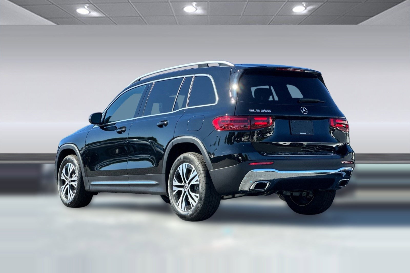 2026 Mercedes-Benz GLB 250 SUV photo 2