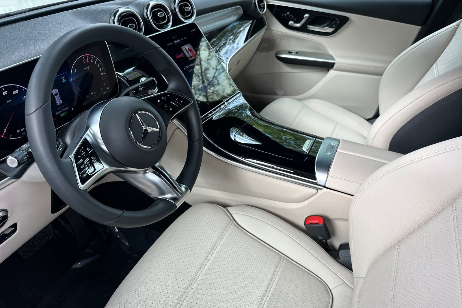 2025 Mercedes Benz GLC 350e 4MATIC photo 4