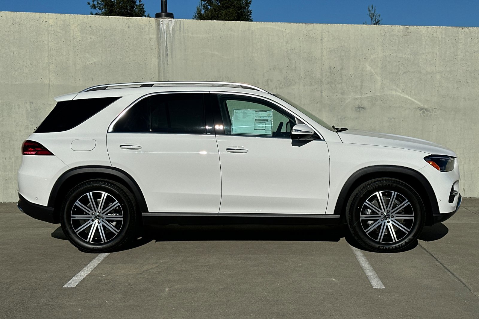 2025 Mercedes Benz GLE 350 photo 3