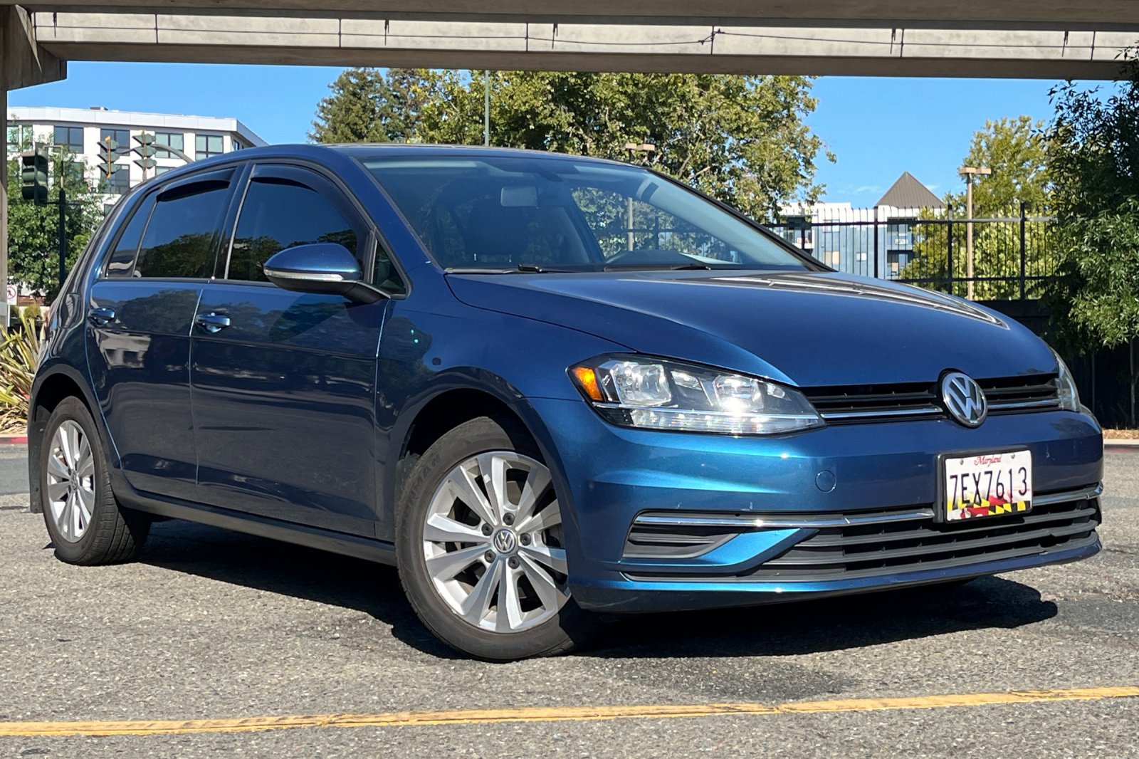 2021 Volkswagen Golf TSI photo 2