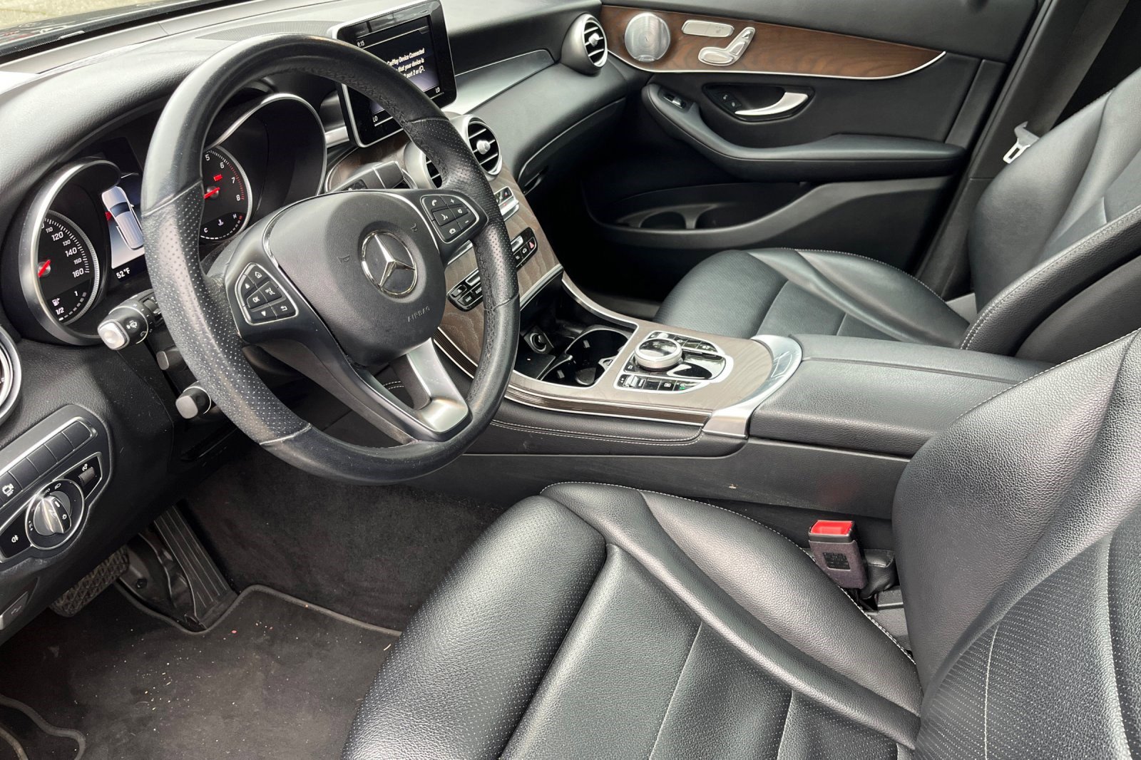 2019 Mercedes Benz GLC 300 4MATIC photo 2