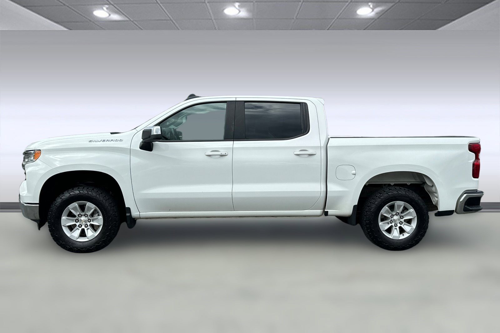 2023 Chevrolet Silverado 1500 photo 2