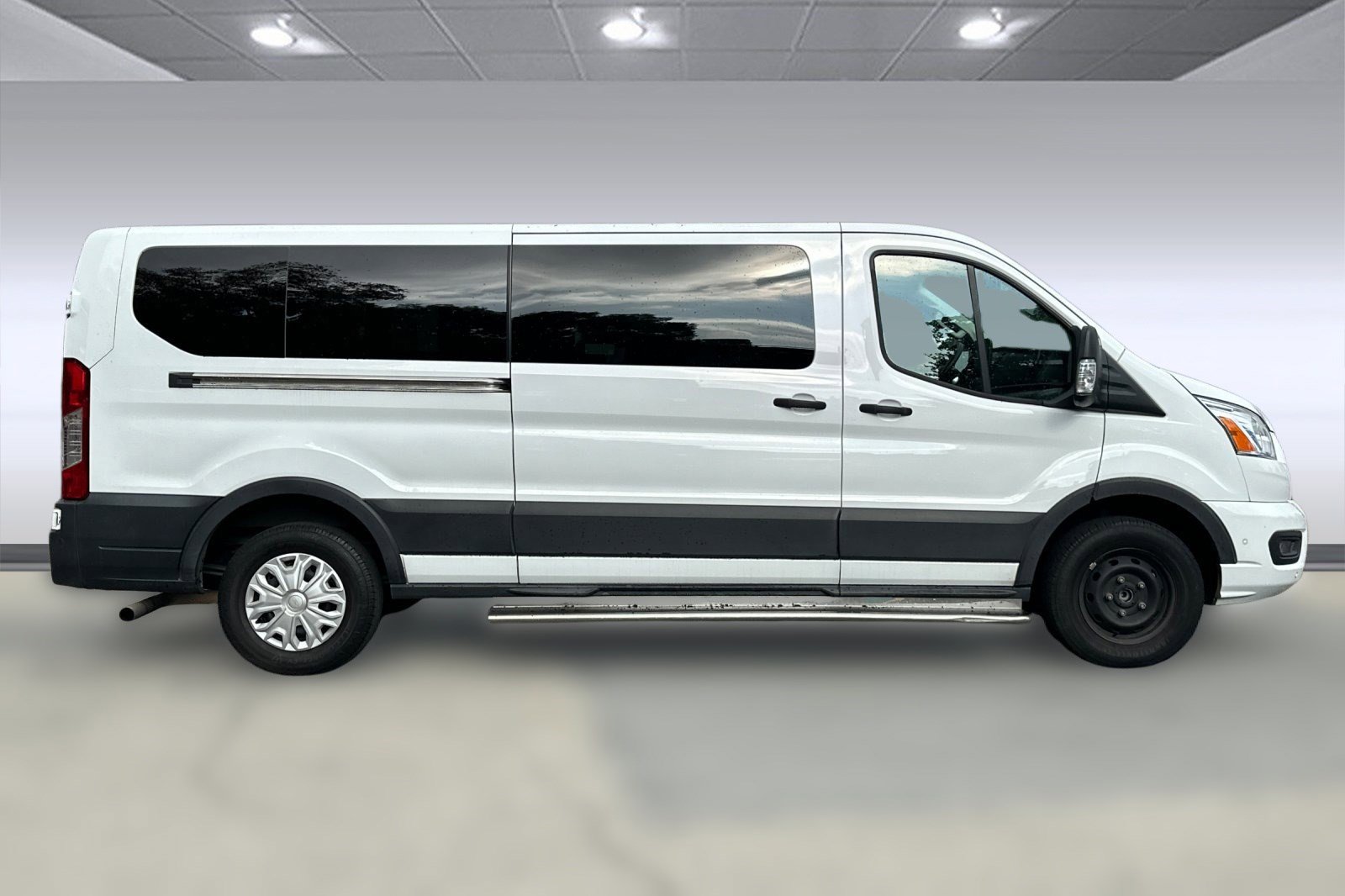 2022 Ford Transit Passenger XLT photo 2