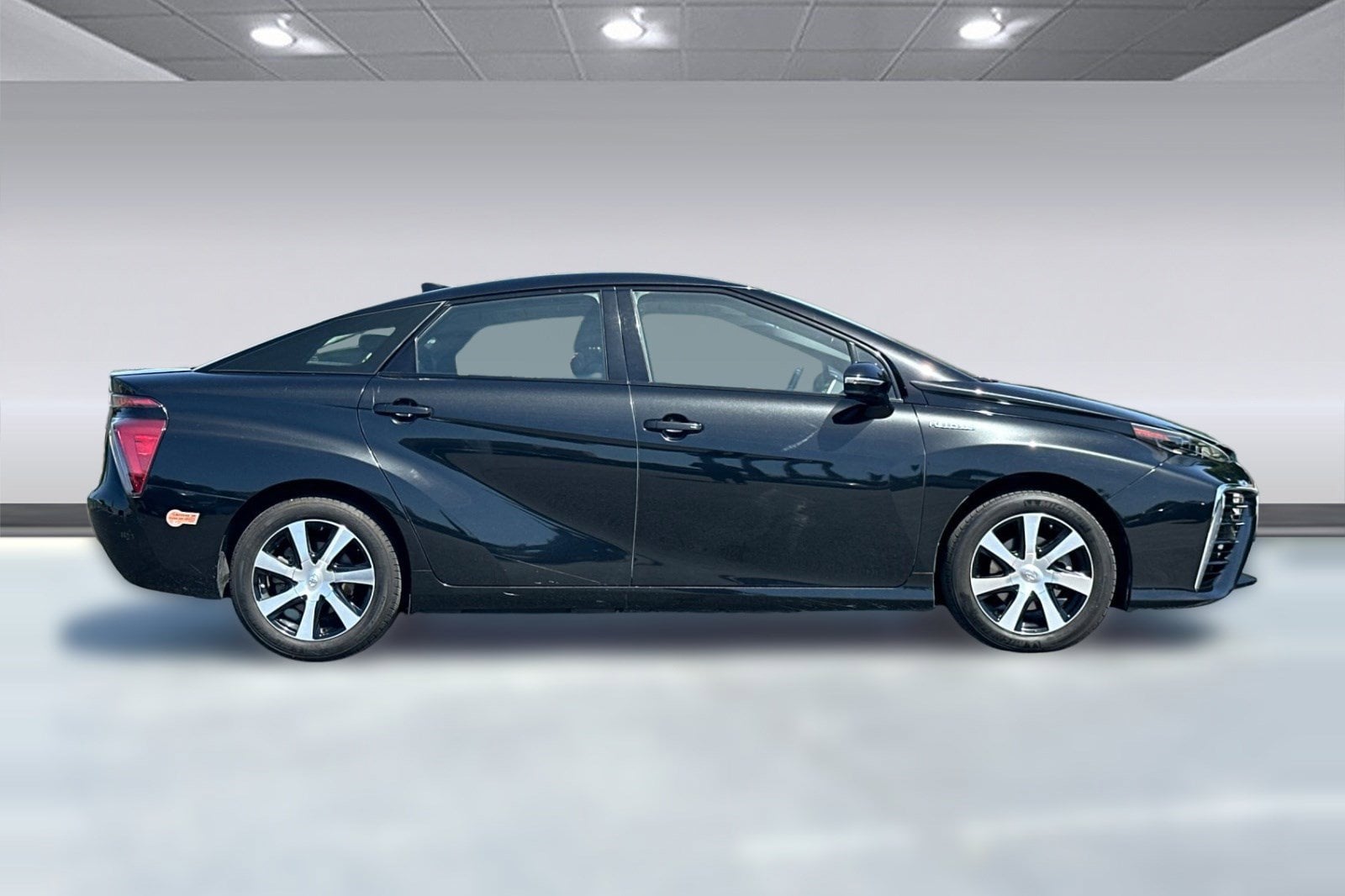 2019 Toyota Mirai Sedan photo 3