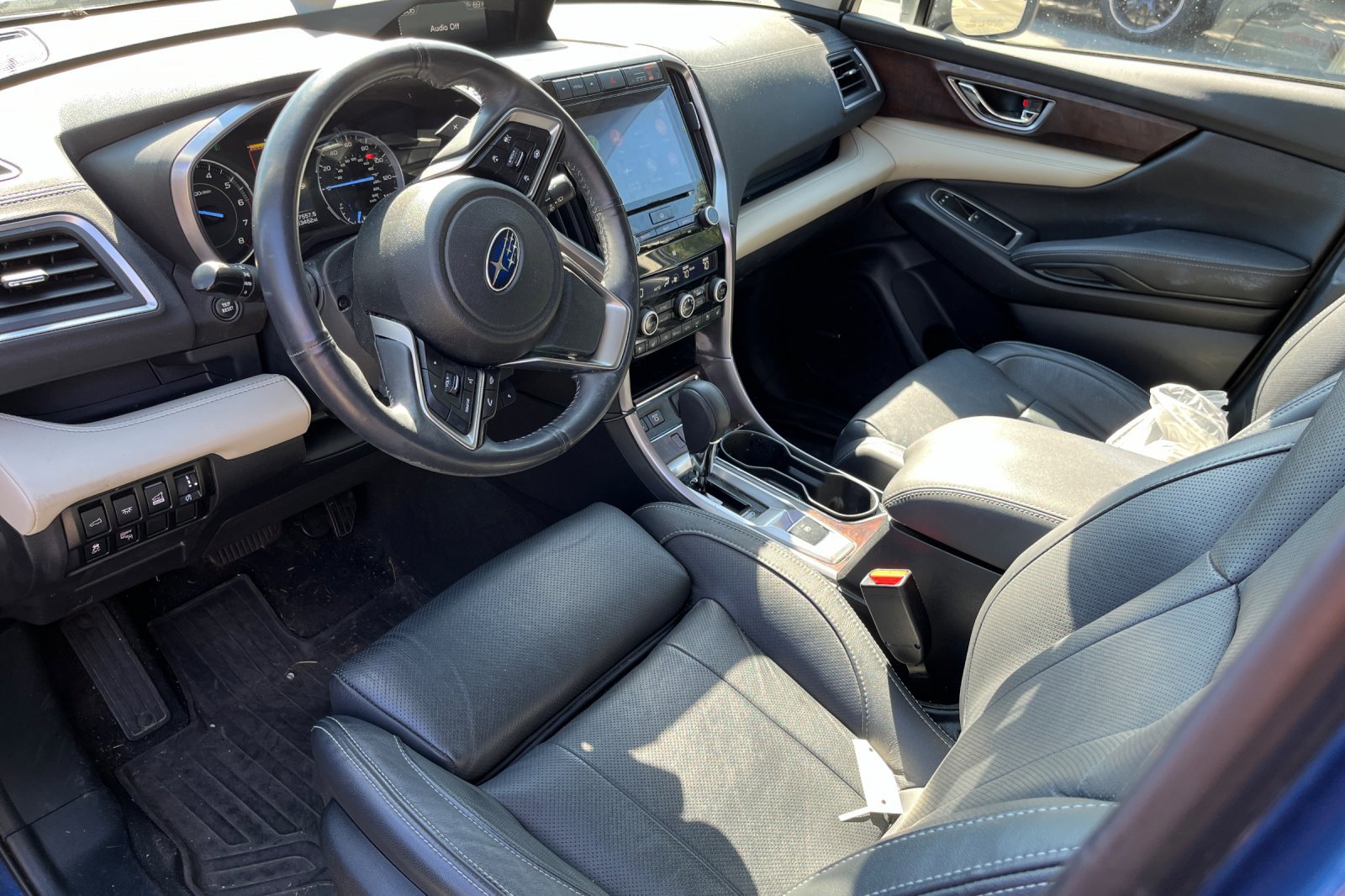 2022 Subaru Ascent Touring photo 2