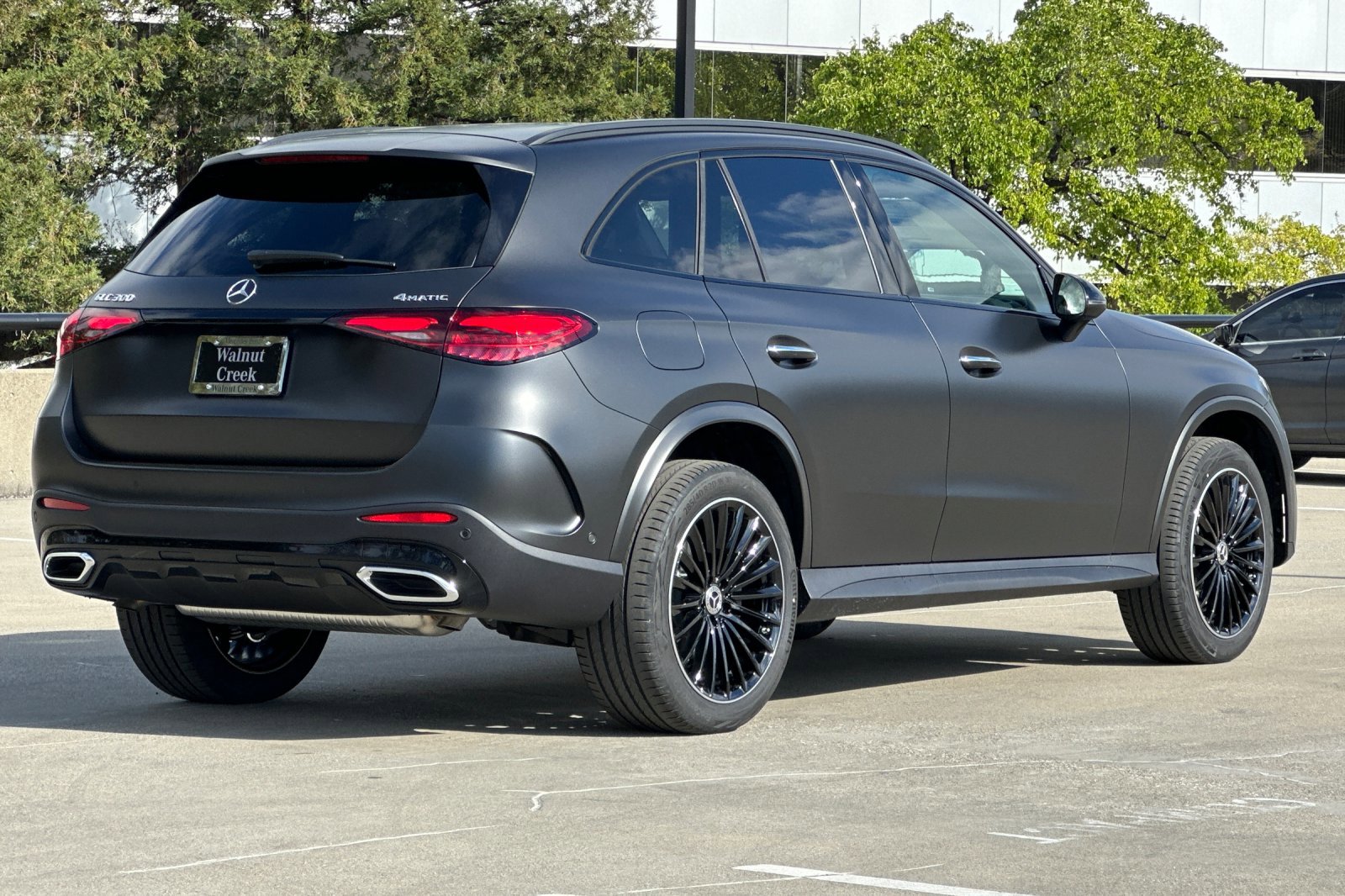 2025 Mercedes Benz GLC 300 photo 3