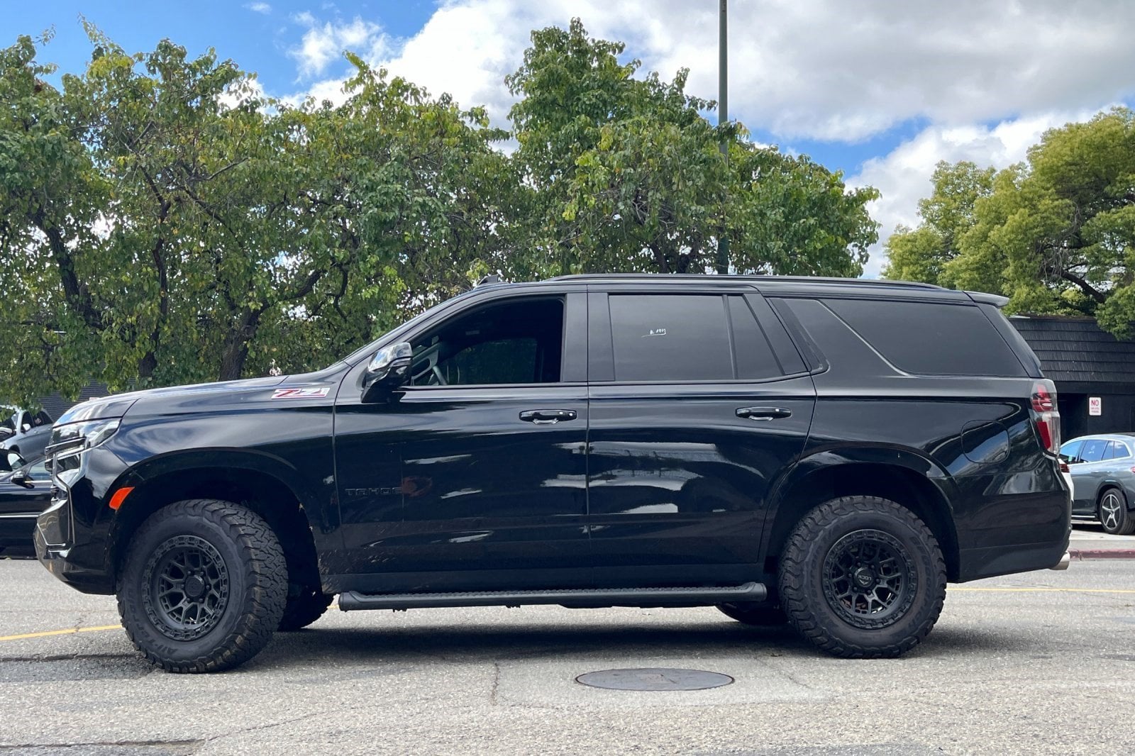 2023 Chevrolet Tahoe 4WD 4dr Z71 photo 2
