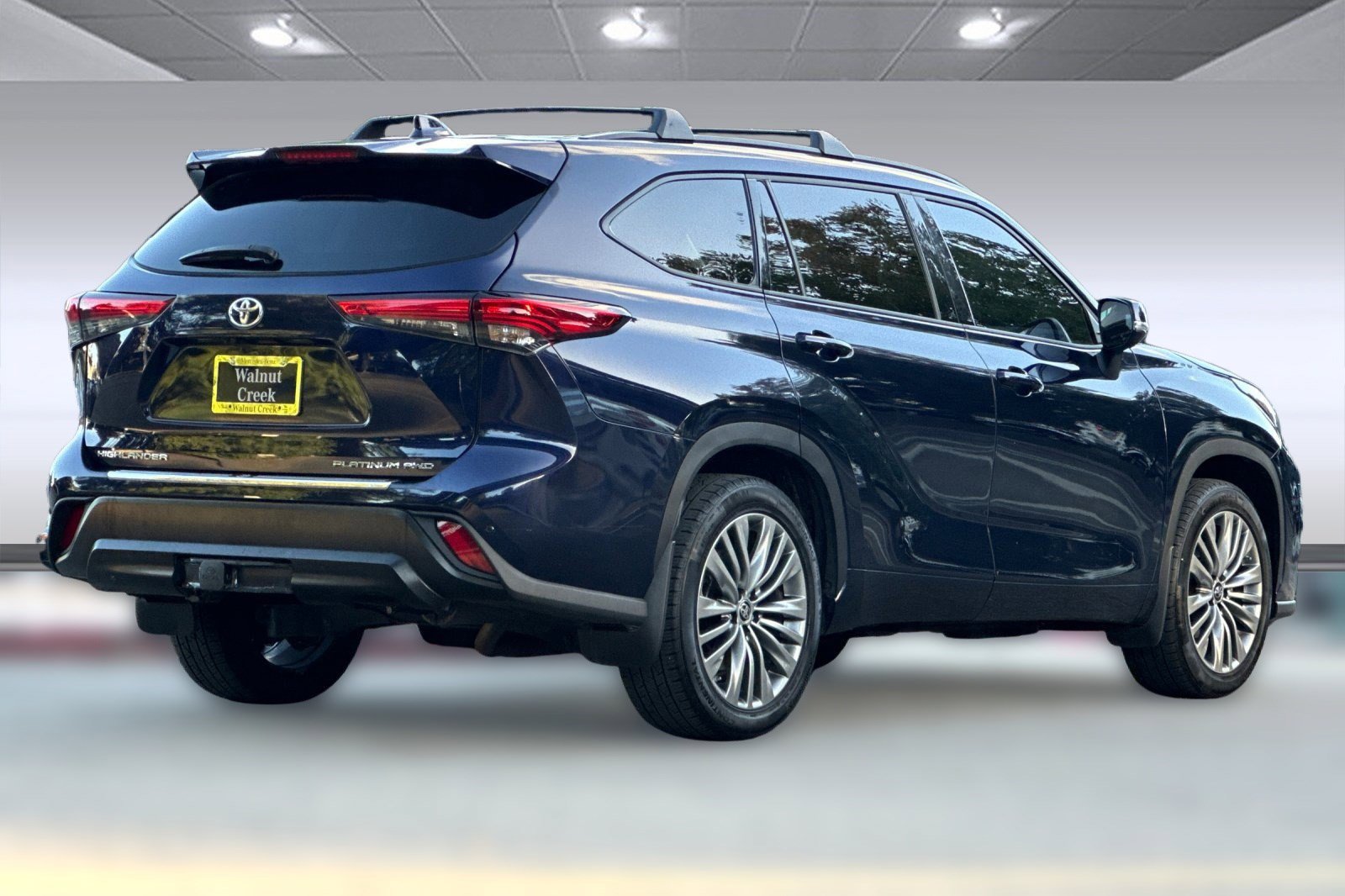 2021 Toyota Highlander Platinum photo 3