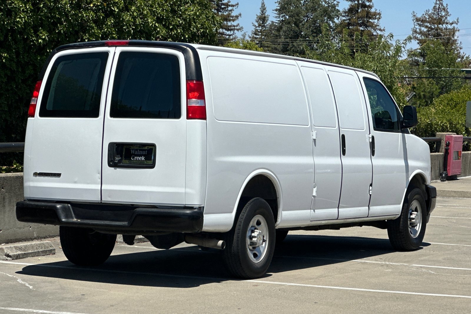 2022 Chevrolet Express 2500 Work Cargo Van photo 3