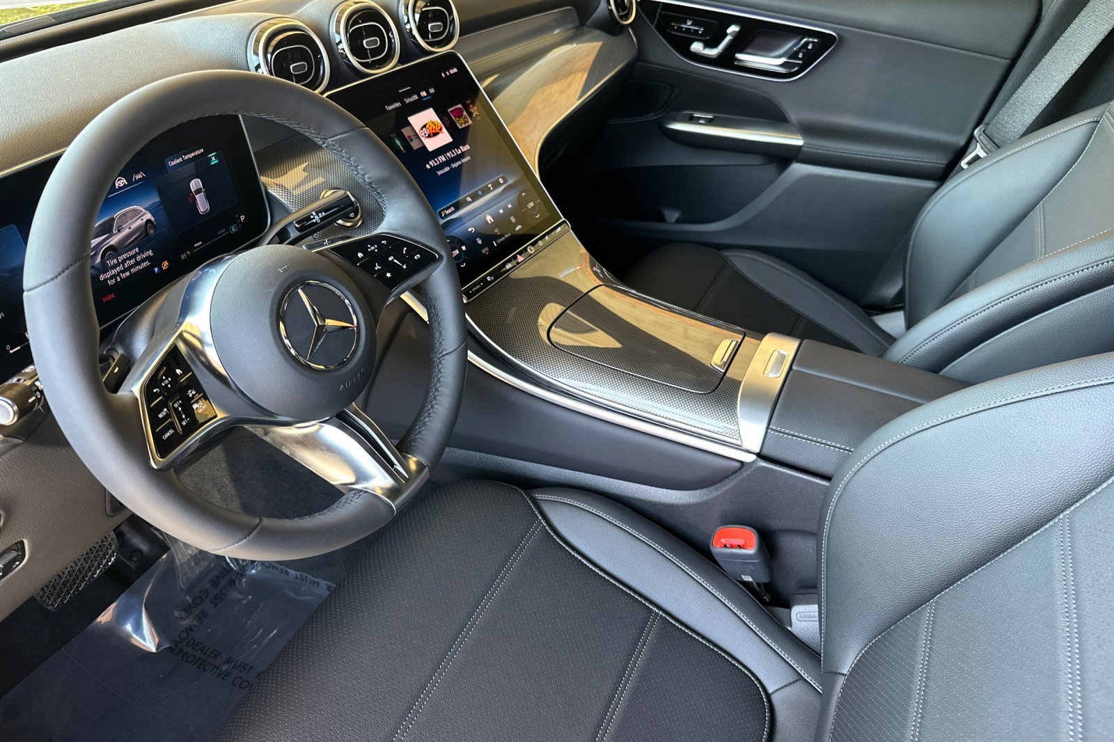 2026 Mercedes Benz GLC 300 4MATIC photo 3
