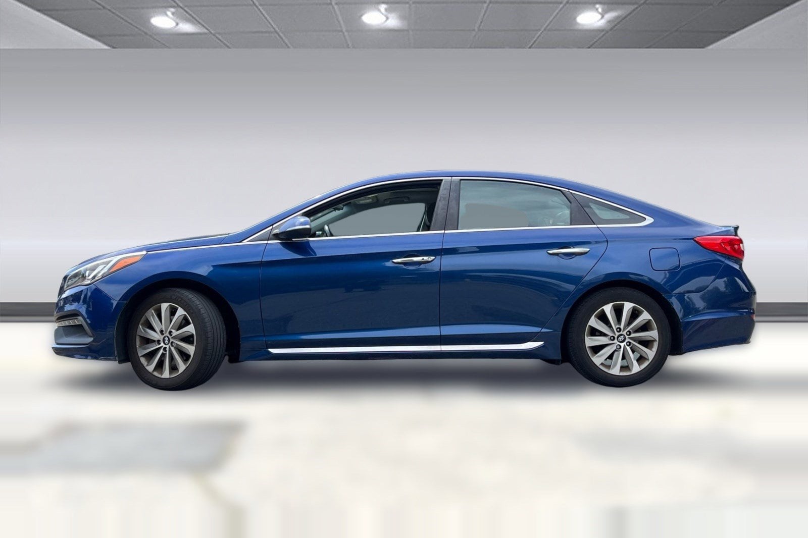 2017 Hyundai Sonata Sport 2.4L PZEV photo 2