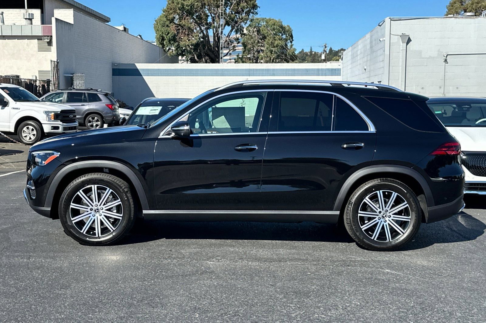 2026 Mercedes Benz GLE 350 4MATIC photo 2