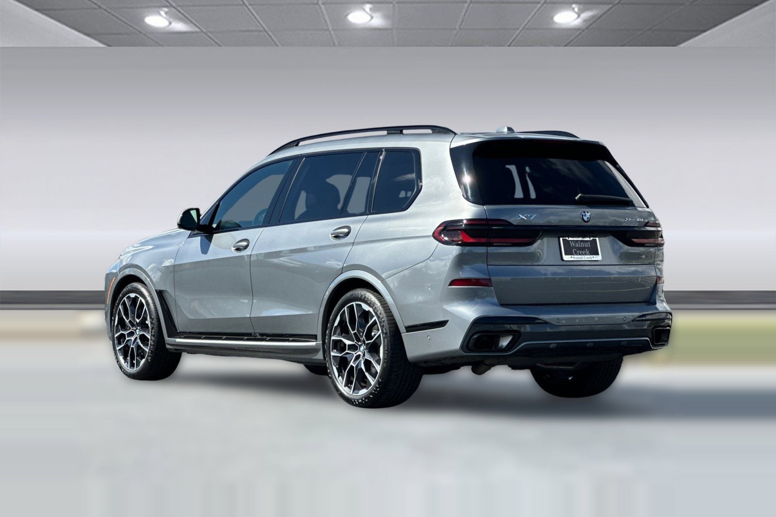 2024 BMW X7 xDrive40i Sports Activity Vehicle photo 2