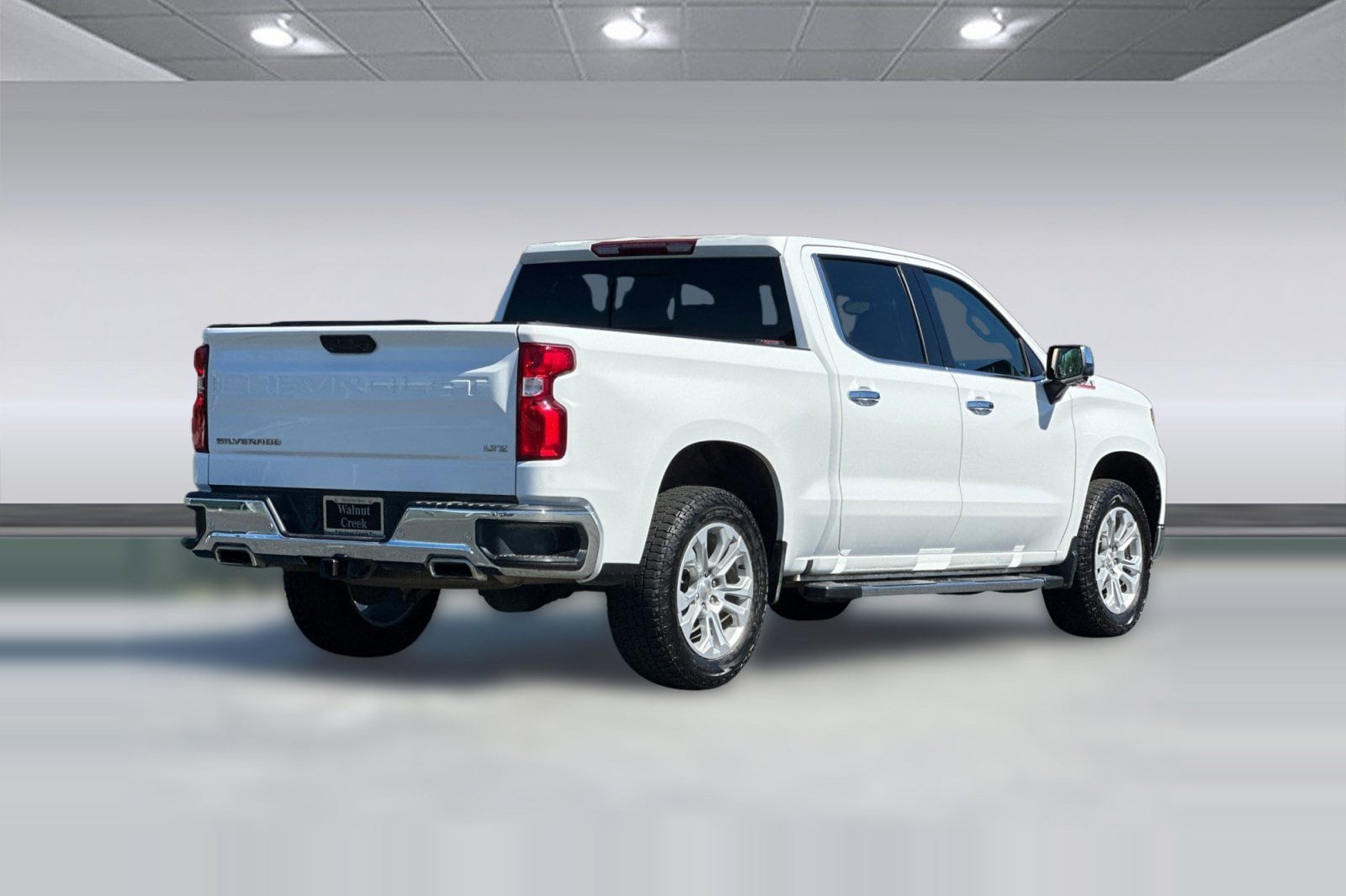 2023 Chevrolet Silverado 1500 4WD Crew Cab 147" LTZ photo 3