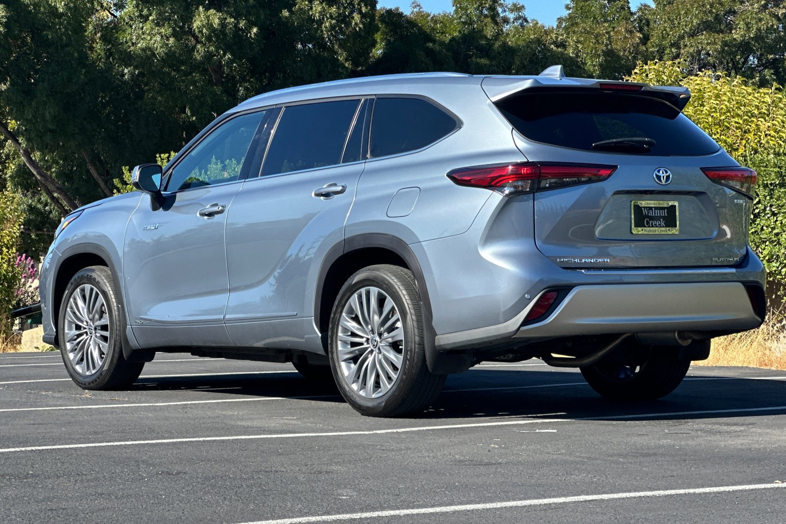 2021 Toyota Highlander Hybrid Platinum photo 3