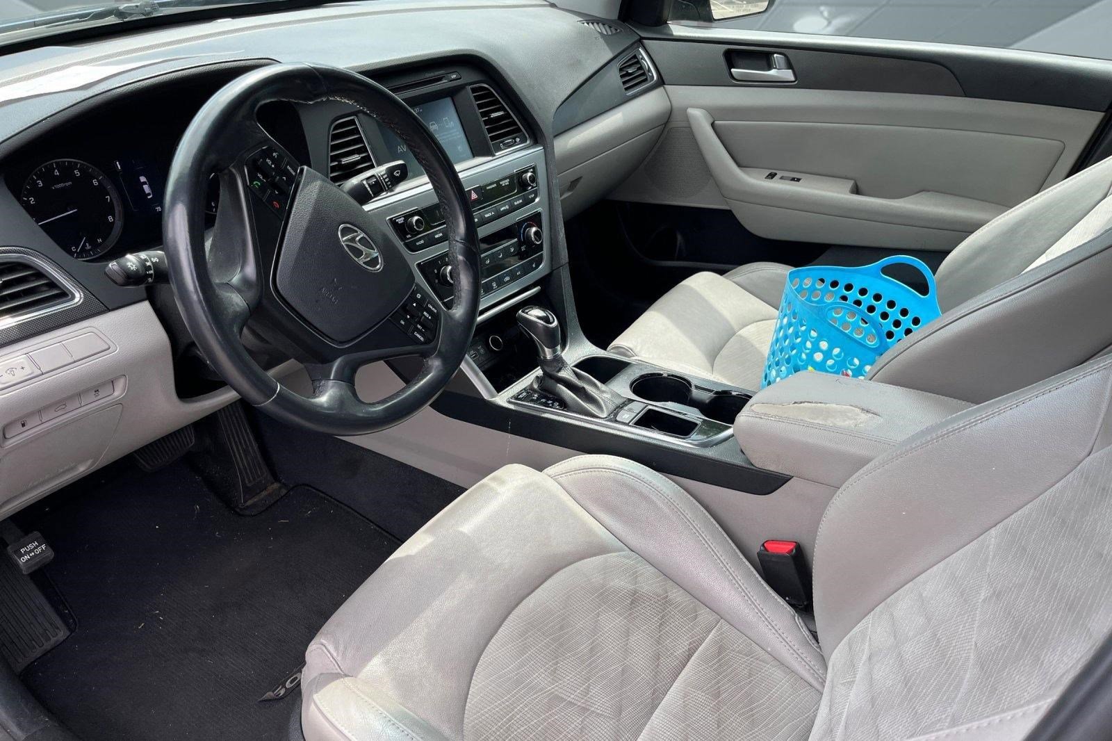 2017 Hyundai Sonata Sport 2.4L PZEV photo 3