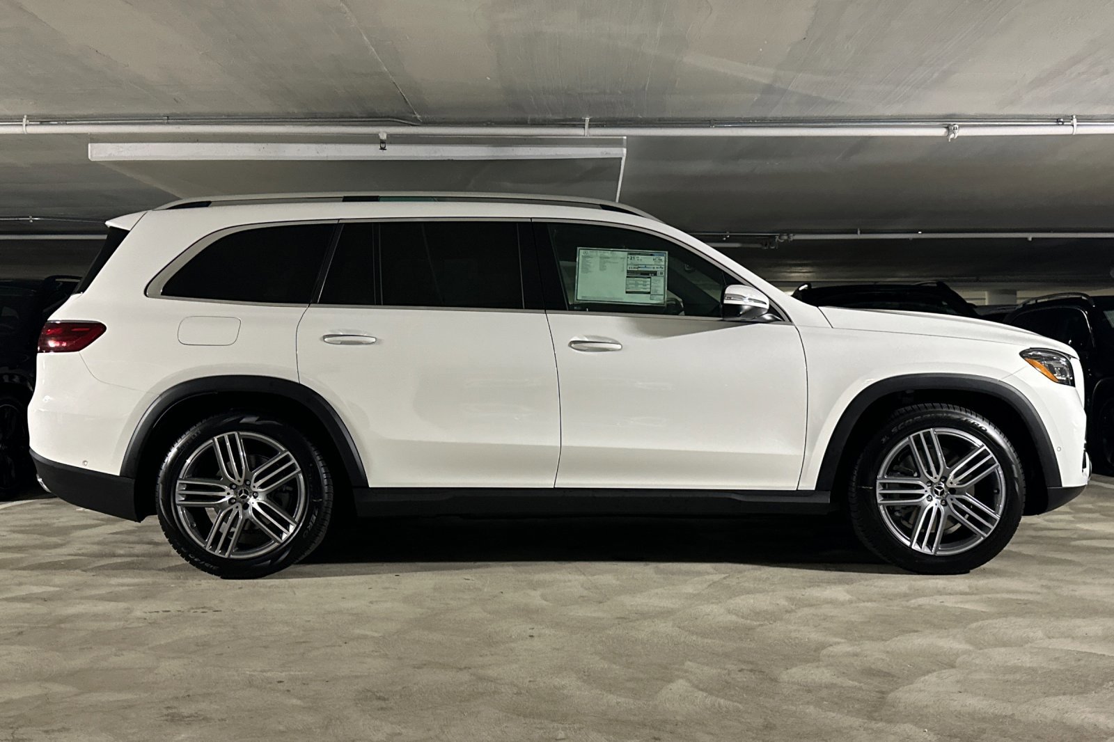 2025 Mercedes Benz GLS 450 4MATIC photo 2