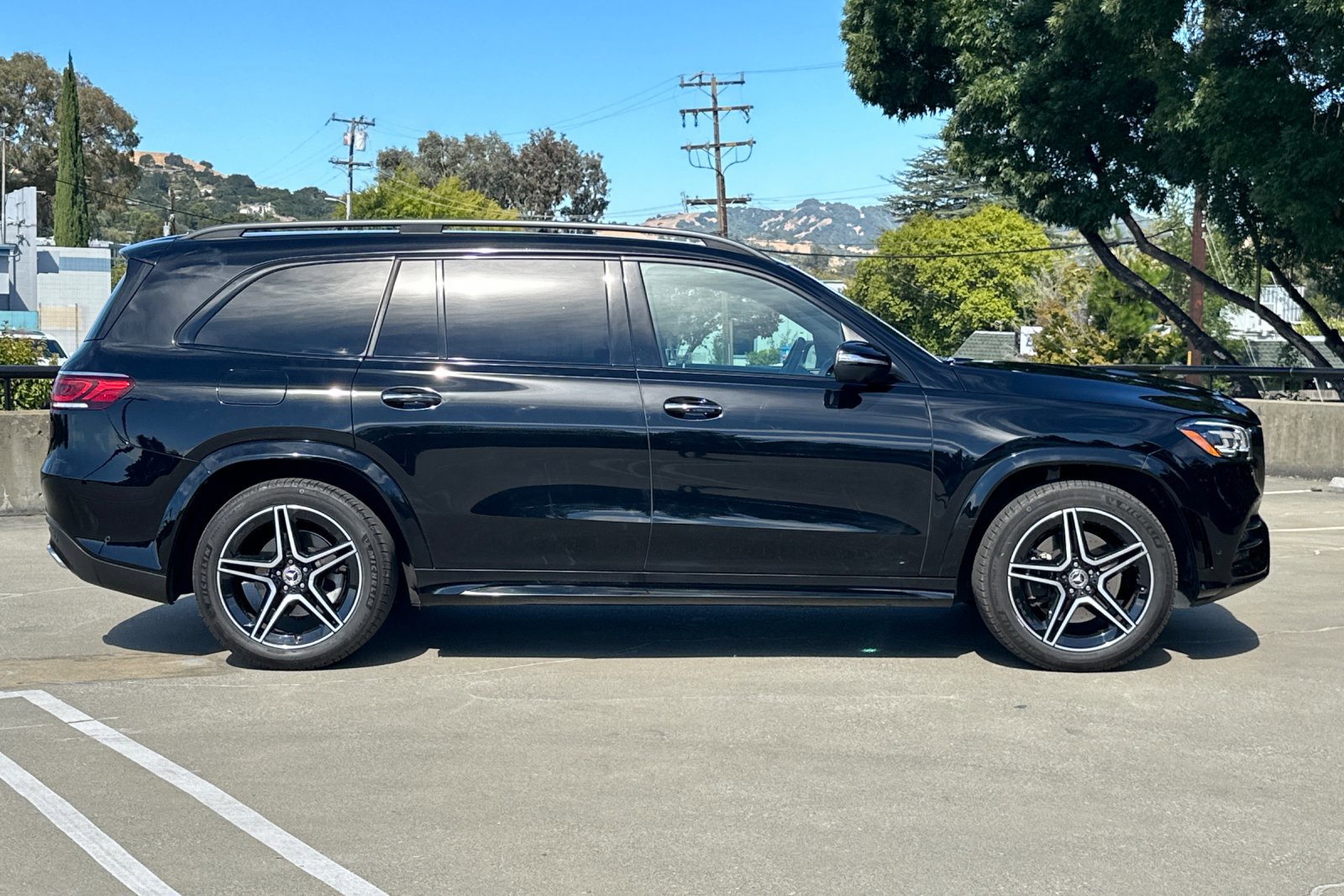 2023 Mercedes Benz GLS 450 4MATIC photo 2