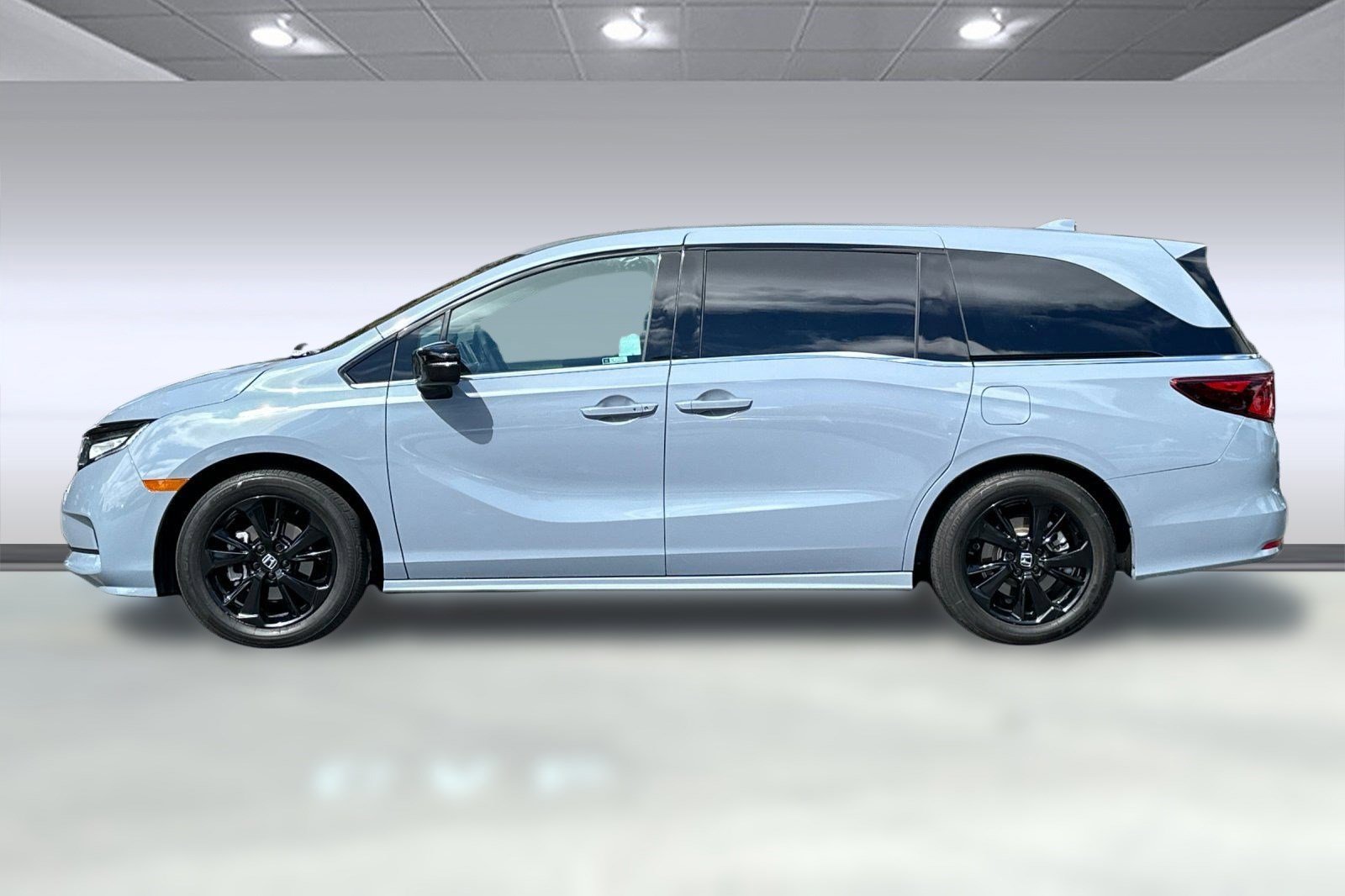 2024 Honda Odyssey Sport photo 2